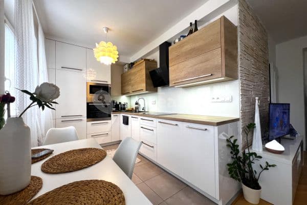 3 bedroom flat for sale, 60 m², Optiky, 