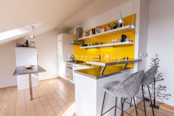 2 bedroom with open-plan kitchen flat for sale, 92 m², Olomoucká, 