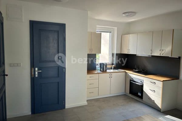 1 bedroom with open-plan kitchen flat to rent, 42 m², Fűgnerova, Slaný