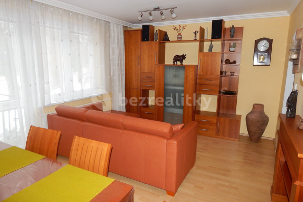 2 bedroom with open-plan kitchen flat to rent, 53 m², Svojšovická, Praha