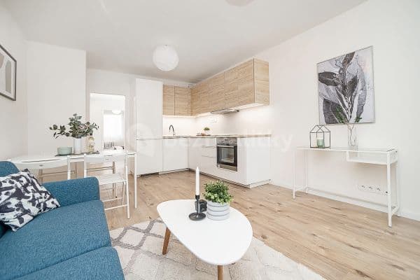 2 bedroom with open-plan kitchen flat for sale, 70 m², Zárubova, Praha