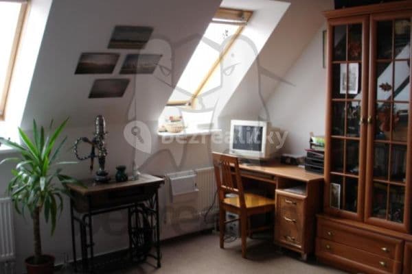Small studio flat to rent, 42 m², Sídlištní, Praha