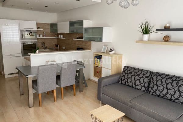 1 bedroom with open-plan kitchen flat to rent, 52 m², Zakšínská, Praha