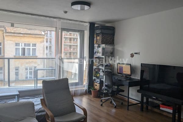 Studio flat to rent, 35 m², Tusarova, Hlavní město Praha