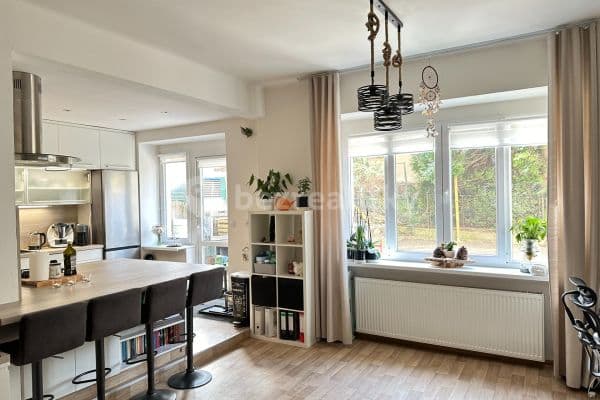 1 bedroom with open-plan kitchen flat for sale, 122 m², Mládeže, Hlavní město Praha