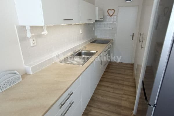 2 bedroom with open-plan kitchen flat to rent, 71 m², Vondroušova, Praha