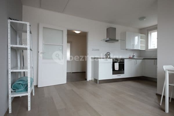 3 bedroom flat to rent, 60 m², Irkutská, Praha