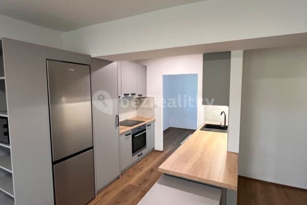 2 bedroom with open-plan kitchen flat to rent, 57 m², Artura Krause, Pardubice, Pardubický Region