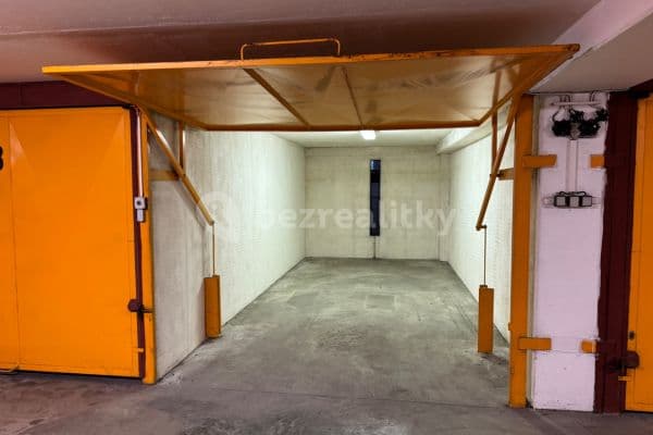 garage to rent, 17 m², Makovského, Praha