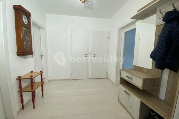2 bedroom with open-plan kitchen flat to rent, 75 m², Na Vyhaslém, Kladno