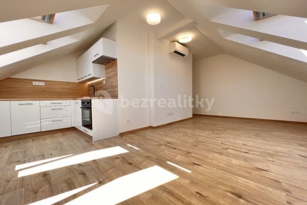 1 bedroom with open-plan kitchen flat to rent, 44 m², Komenského, 