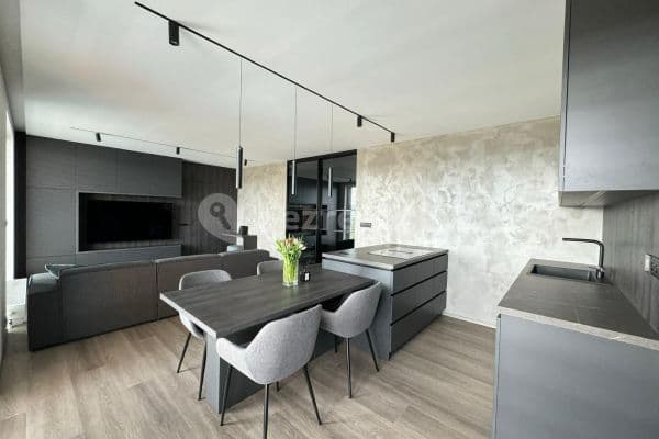 2 bedroom with open-plan kitchen flat to rent, 82 m², Oktábcových, Praha
