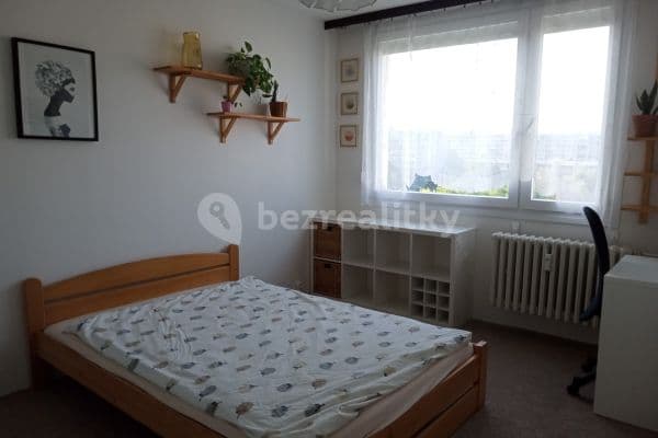 4 bedroom flat to rent, 69 m², Doubravická, Praha