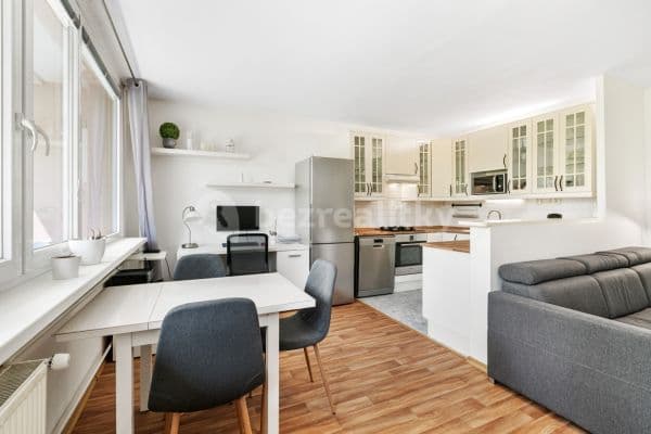 2 bedroom with open-plan kitchen flat for sale, 71 m², Trnovanská, 