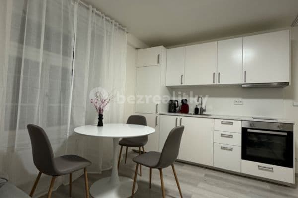 1 bedroom with open-plan kitchen flat to rent, 39 m², Podskalská, Hlavní město Praha