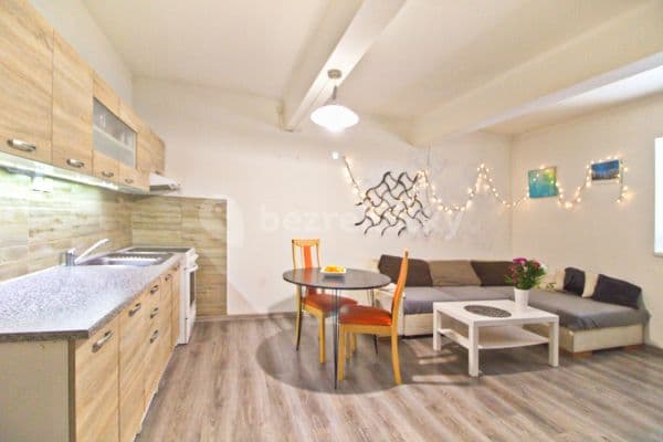 2 bedroom with open-plan kitchen flat for sale, 63 m², Julia Fučíka, 