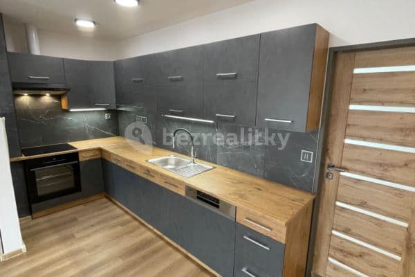 2 bedroom with open-plan kitchen flat to rent, 74 m², Bratří Čapků, Hradec Králové 2 bedroom with open-plan kitchen flat to rent, 74 m², Bratří Čapků, Hradec Králové
