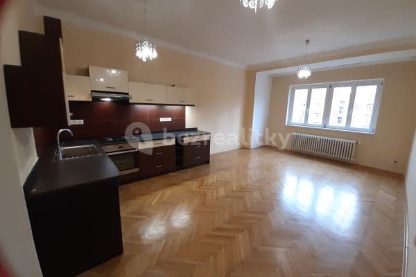 3 bedroom with open-plan kitchen flat to rent, 96 m², Biskupcova, Praha 3 bedroom with open-plan kitchen flat to rent, 96 m², Biskupcova, Praha