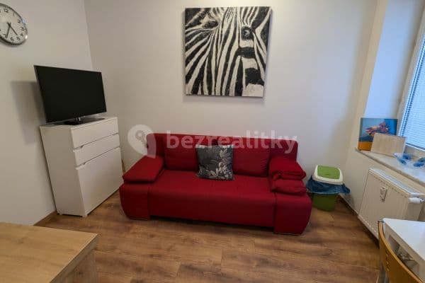 Small studio flat to rent, 19 m², Suchdolské náměstí, Praha Small studio flat to rent, 19 m², Suchdolské náměstí, Praha