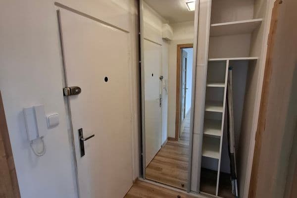 Studio flat to rent, 27 m², Veltruská, Hlavní město Praha Studio flat to rent, 27 m², Veltruská, Hlavní město Praha
