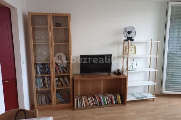 1 bedroom with open-plan kitchen flat to rent, 34 m², Hurbanova, Praha 1 bedroom with open-plan kitchen flat to rent, 34 m², Hurbanova, Praha