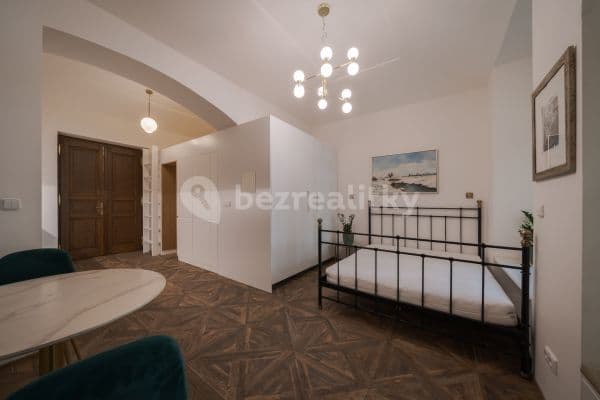 Studio flat to rent, 29 m², Vítězná, Praha Studio flat to rent, 29 m², Vítězná, Praha