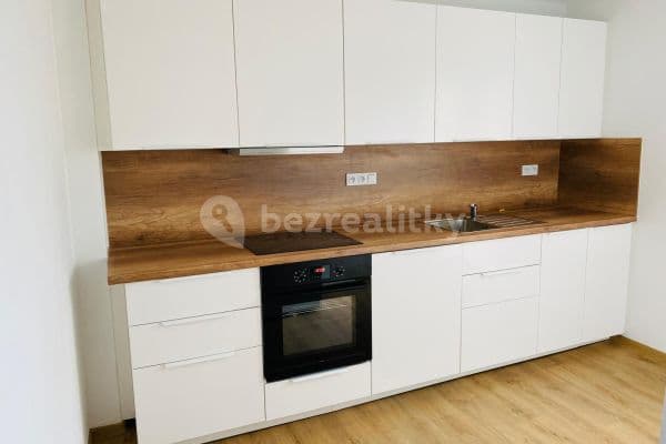 4 bedroom flat to rent, 100 m², Marty Rožánkové, Břuchotín 4 bedroom flat to rent, 100 m², Marty Rožánkové, Břuchotín