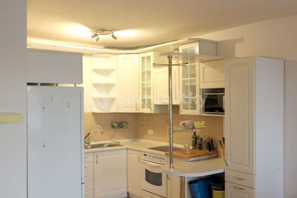 3 bedroom with open-plan kitchen flat to rent, 103 m², Kostomlatská, Praha 3 bedroom with open-plan kitchen flat to rent, 103 m², Kostomlatská, Praha