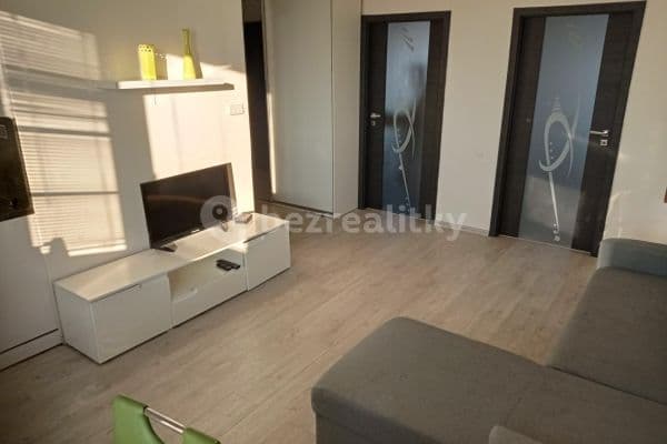 2 bedroom with open-plan kitchen flat to rent, 66 m², Smetanovo nábřeží, Hradec Králové 2 bedroom with open-plan kitchen flat to rent, 66 m², Smetanovo nábřeží, Hradec Králové