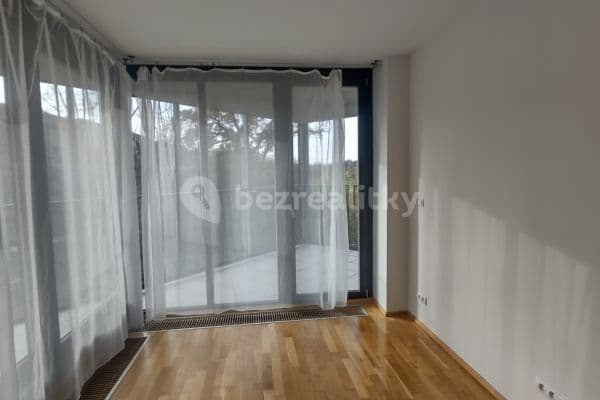 1 bedroom with open-plan kitchen flat to rent, 62 m², Pitterova, Hlavní město Praha 1 bedroom with open-plan kitchen flat to rent, 62 m², Pitterova, Hlavní město Praha