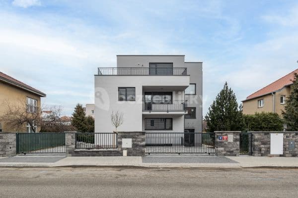 3 bedroom with open-plan kitchen flat to rent, 92 m², Litovická, Praha 3 bedroom with open-plan kitchen flat to rent, 92 m², Litovická, Praha