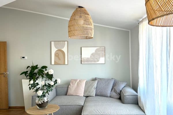 2 bedroom with open-plan kitchen flat to rent, 76 m², Tusarova, Praha 2 bedroom with open-plan kitchen flat to rent, 76 m², Tusarova, Praha