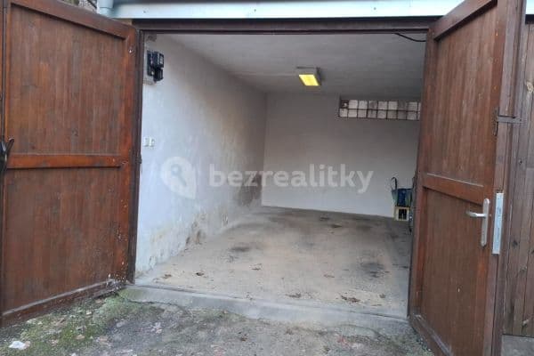 garage to rent, 27 m², U Klavírky, Praha garage to rent, 27 m², U Klavírky, Praha