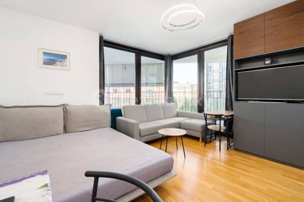 Studio flat to rent, 40 m², Malešická, Praha Studio flat to rent, 40 m², Malešická, Praha