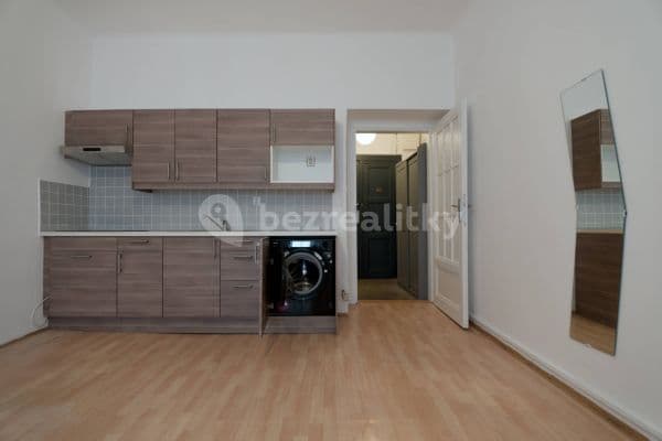 Studio flat to rent, 33 m², Libická, Praha Studio flat to rent, 33 m², Libická, Praha
