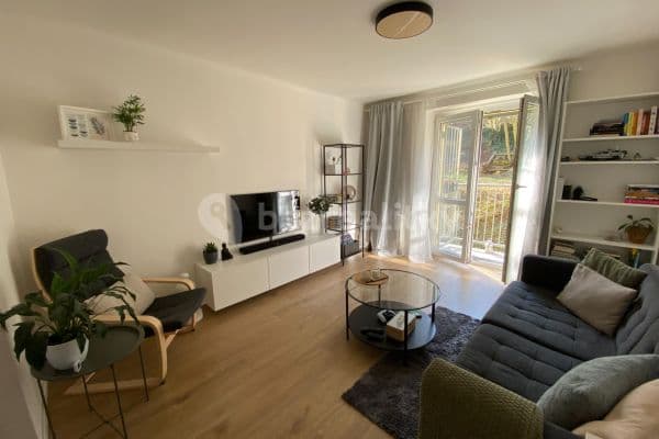 1 bedroom with open-plan kitchen flat to rent, 50 m², Jeremenkova, Praha 1 bedroom with open-plan kitchen flat to rent, 50 m², Jeremenkova, Praha