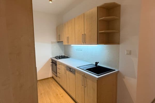 3 bedroom with open-plan kitchen flat to rent, 90 m², Škroupova, Hradec Králové 3 bedroom with open-plan kitchen flat to rent, 90 m², Škroupova, Hradec Králové