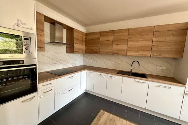 4 bedroom flat to rent, 100 m², Josefa Hory, Jablonec nad Nisou 4 bedroom flat to rent, 100 m², Josefa Hory, Jablonec nad Nisou