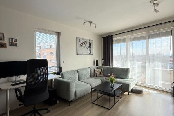 1 bedroom with open-plan kitchen flat to rent, 50 m², Kramperova, Praha 1 bedroom with open-plan kitchen flat to rent, 50 m², Kramperova, Praha