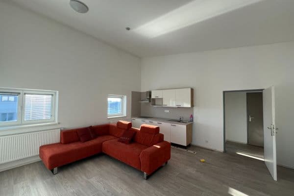 Studio flat to rent, 45 m², U Uhříněveské obory, Praha Studio flat to rent, 45 m², U Uhříněveské obory, Praha