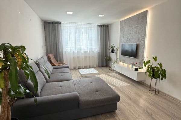 3 bedroom flat for sale, 72 m², Zarámí, Zlín, Zlínský Region 3 bedroom flat for sale, 72 m², Zarámí, Zlín, Zlínský Region