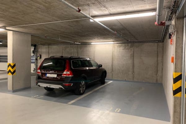 garage to rent, 15 m², Za Strašnickou vozovnou, Praha garage to rent, 15 m², Za Strašnickou vozovnou, Praha