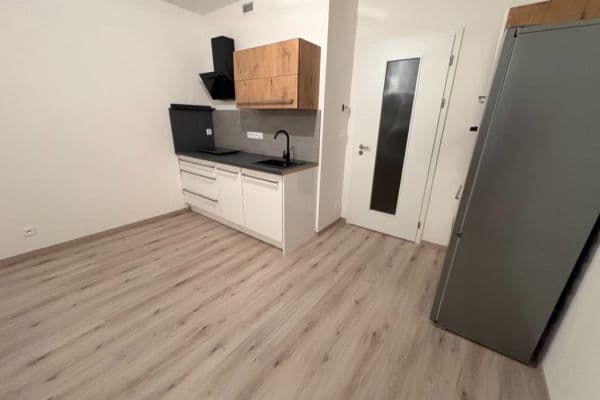 Studio flat to rent, 34 m², Poděbradská, Hlavní město Praha Studio flat to rent, 34 m², Poděbradská, Hlavní město Praha