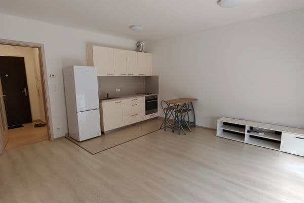 Studio flat to rent, 34 m², Toufarova, Praha Studio flat to rent, 34 m², Toufarova, Praha