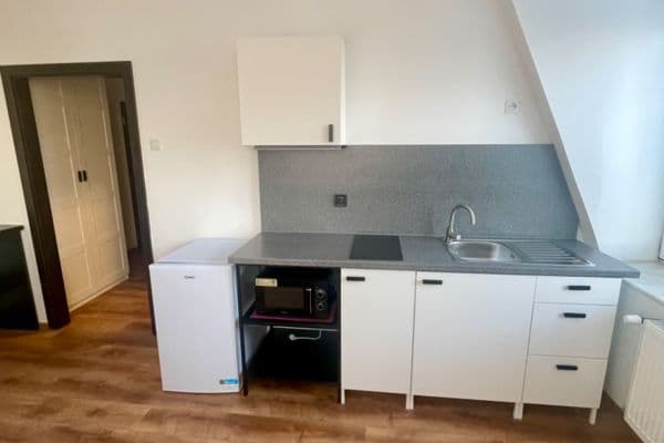 Studio flat to rent, 22 m², Suchdolské náměstí, Hlavní město Praha Studio flat to rent, 22 m², Suchdolské náměstí, Hlavní město Praha