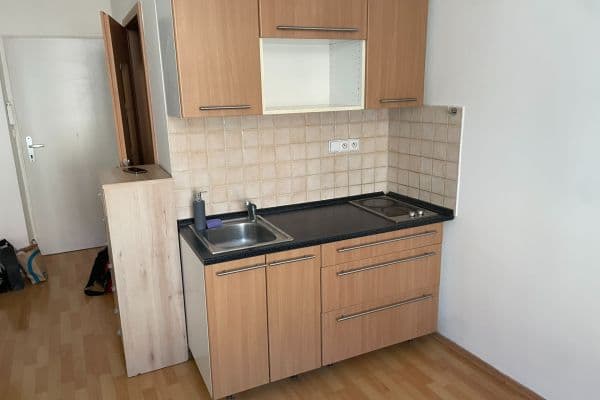 Studio flat to rent, 20 m², Holandská, Praha Studio flat to rent, 20 m², Holandská, Praha