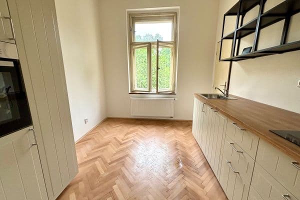 3 bedroom flat to rent, 93 m², Husitská, Praha 3 bedroom flat to rent, 93 m², Husitská, Praha