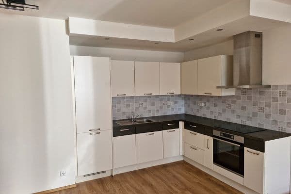 2 bedroom with open-plan kitchen flat to rent, 76 m², Nad Přehradou, Praha 2 bedroom with open-plan kitchen flat to rent, 76 m², Nad Přehradou, Praha