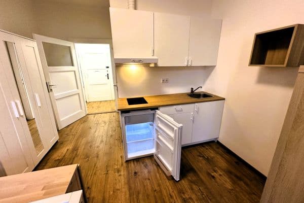 Studio flat to rent, 25 m², Slezská, Praha Studio flat to rent, 25 m², Slezská, Praha