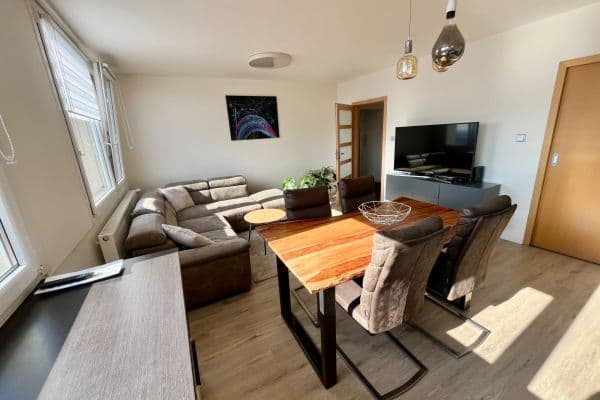 3 bedroom with open-plan kitchen flat to rent, 81 m², Písečná, Praha 3 bedroom with open-plan kitchen flat to rent, 81 m², Písečná, Praha